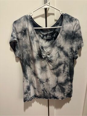 American Eagle Outfitters Black & Gray Tie-Dye V-Neck Tee